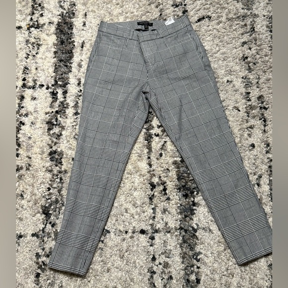 Banana Republic Black and White Ankle Cropped Pants - Picture 3 of 6